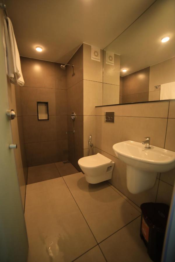 Hotel Bekal International คาซารากอด ภายนอก รูปภาพ