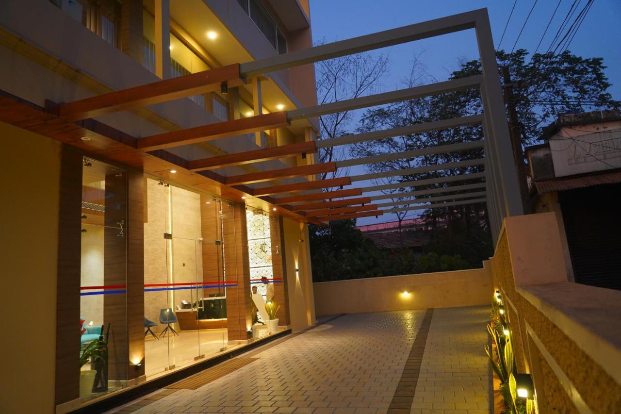 Hotel Bekal International คาซารากอด ภายนอก รูปภาพ