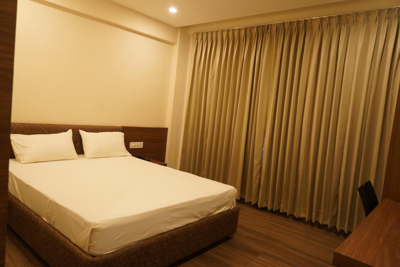 Hotel Bekal International คาซารากอด ภายนอก รูปภาพ