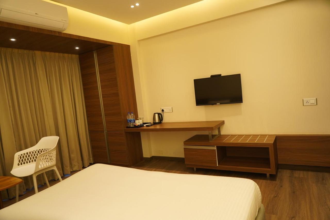Hotel Bekal International คาซารากอด ภายนอก รูปภาพ