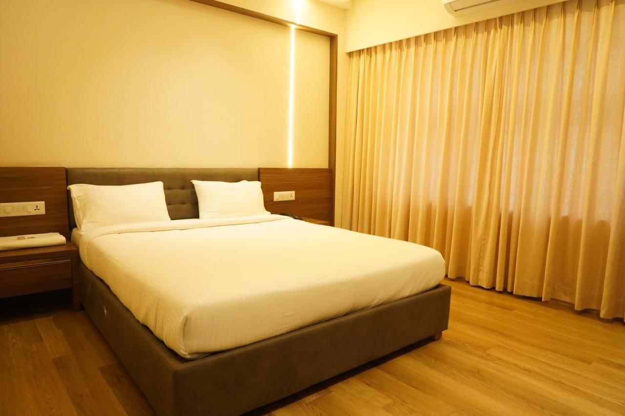 Hotel Bekal International คาซารากอด ภายนอก รูปภาพ