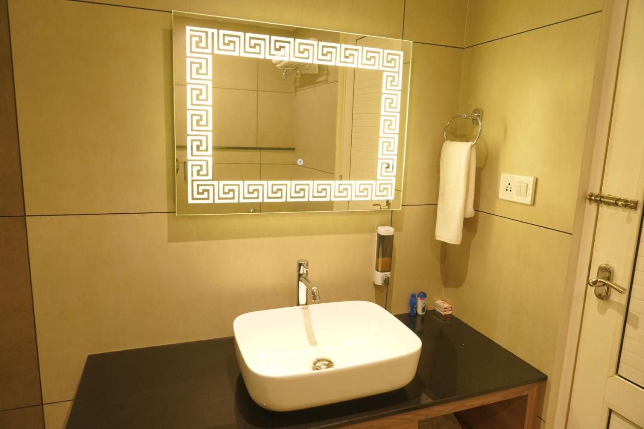 Hotel Bekal International คาซารากอด ภายนอก รูปภาพ
