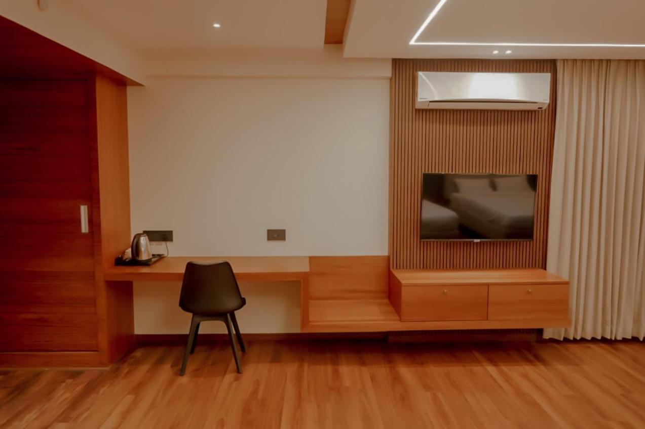 Hotel Bekal International คาซารากอด ภายนอก รูปภาพ