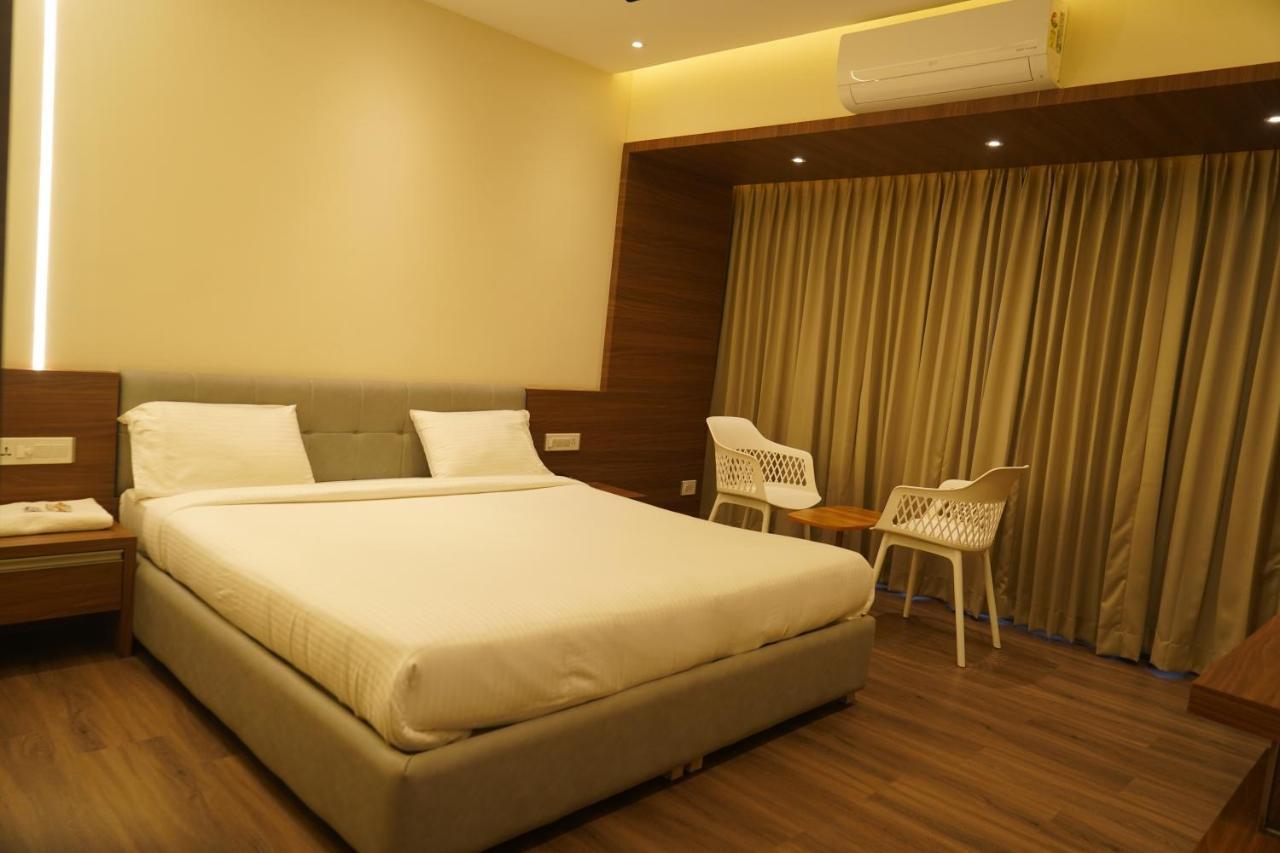 Hotel Bekal International คาซารากอด ภายนอก รูปภาพ