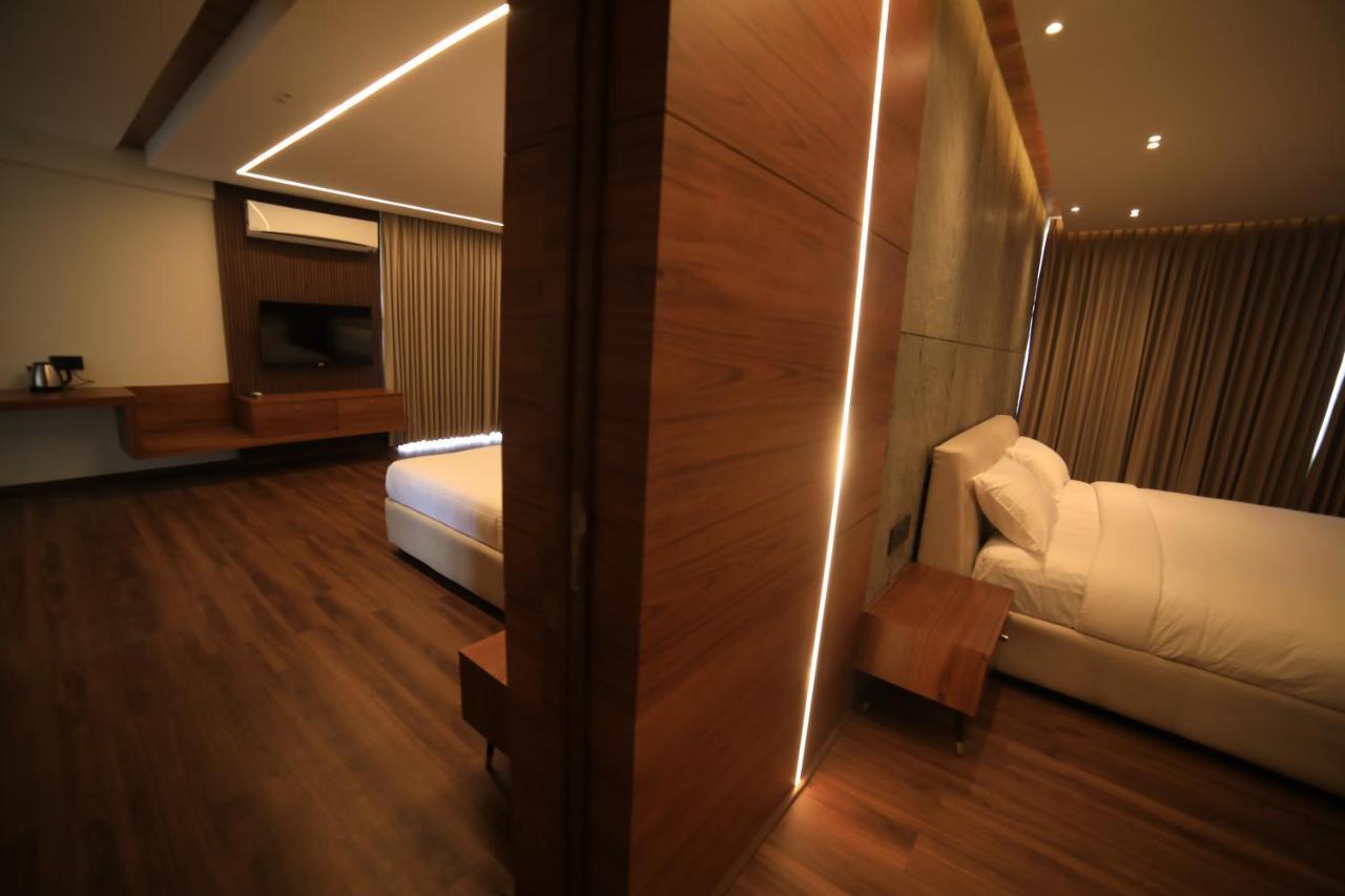 Hotel Bekal International คาซารากอด ภายนอก รูปภาพ